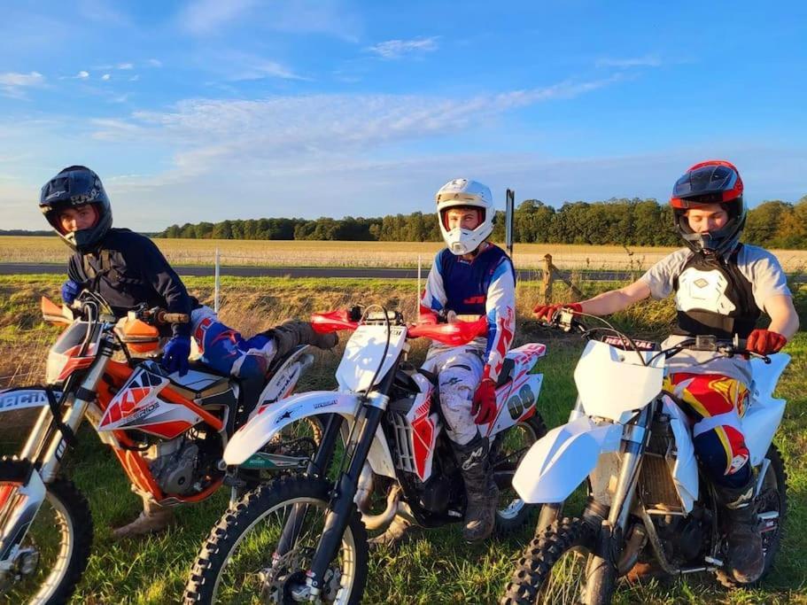 Gite Au Haras D'Agathe Et Ses Princes Les Barils Exterior photo
